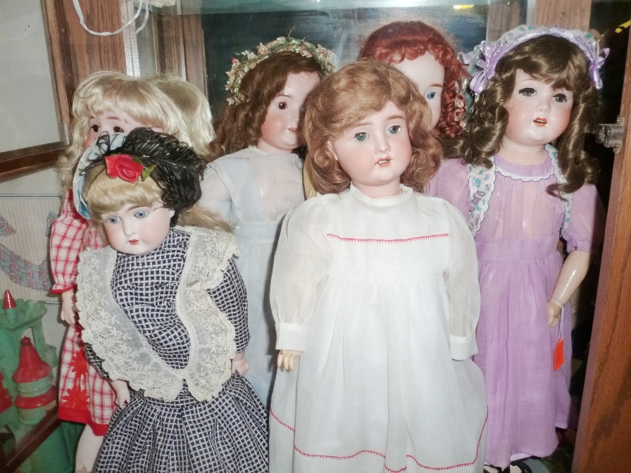 Read more about the article Mary Kapusta Doll Auction